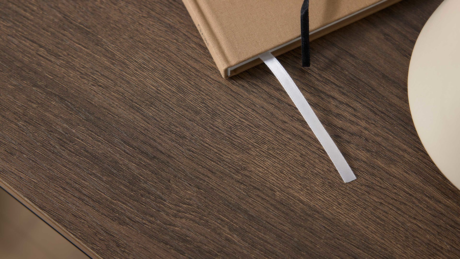 Schubladenkommode Interliving aus Holz in Schwarz Interliving Kleiderschrank Serie 1208 - Schubladenkommode Schwarzglas & Atlantic Eiche - vier Schubladen, Breite ca. 58 cm