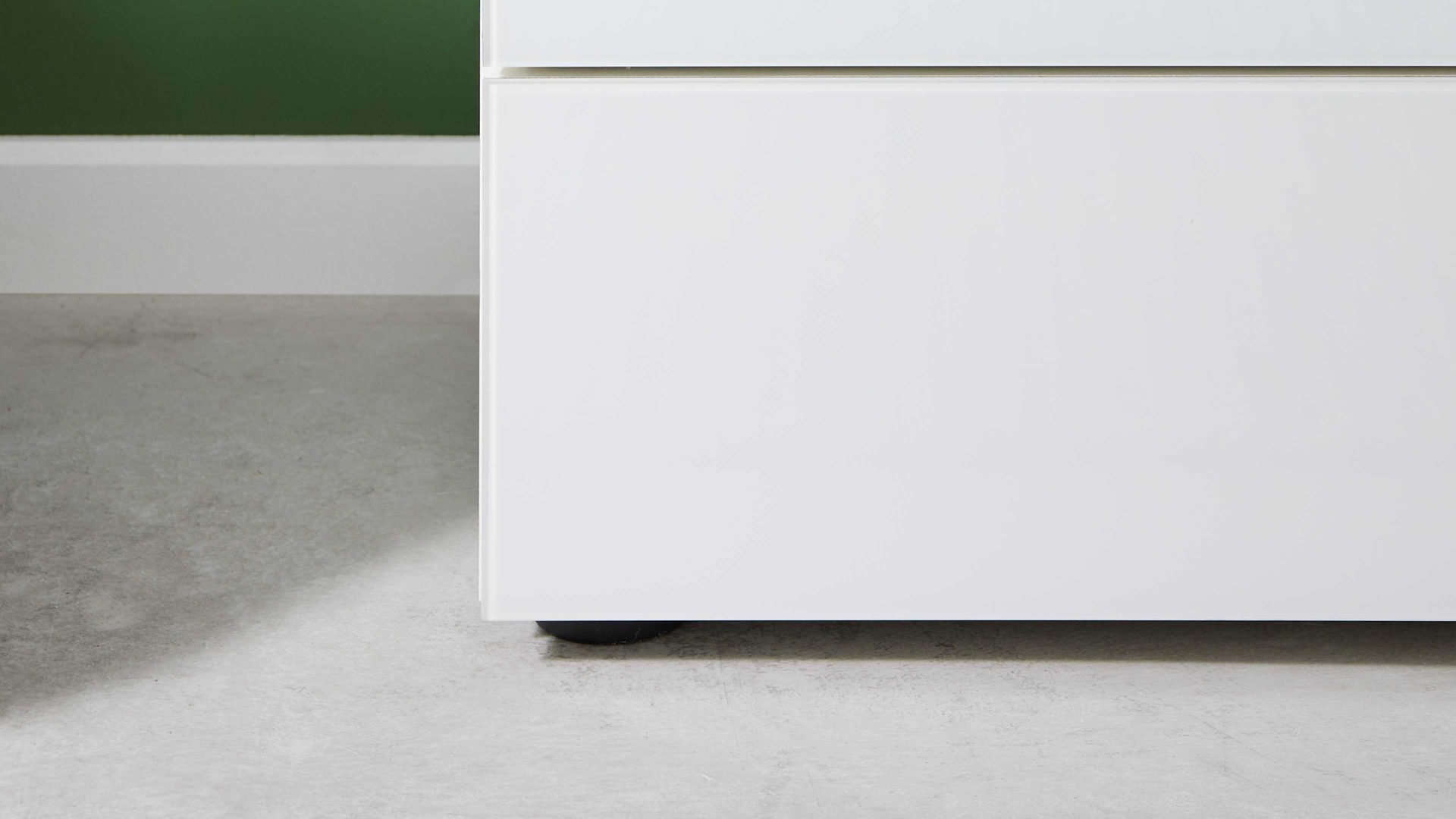 Schubladenkommode Interliving aus Holz in Weiß Interliving Kleiderschrank Serie 1208 - Schubladenkommode alpinweißes Glas &amp; Artisan Eiche - sechs Schubladen, Höhe ca. 114 cm