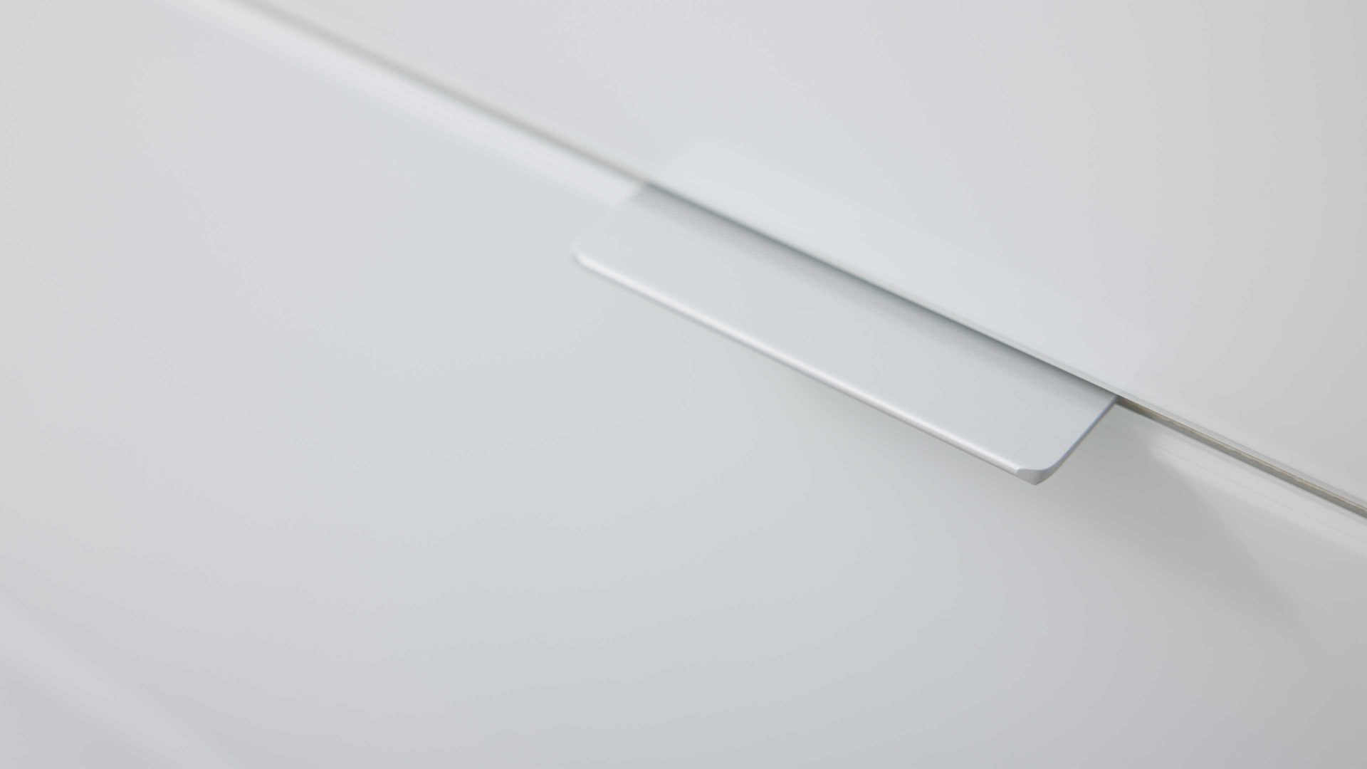 Schubladenkommode Interliving aus Holz in Weiß Interliving Kleiderschrank Serie 1208 - Schubladenkommode alpinweißes Glas & Artisan Eiche - vier Schubladen, Breite ca. 120 cm