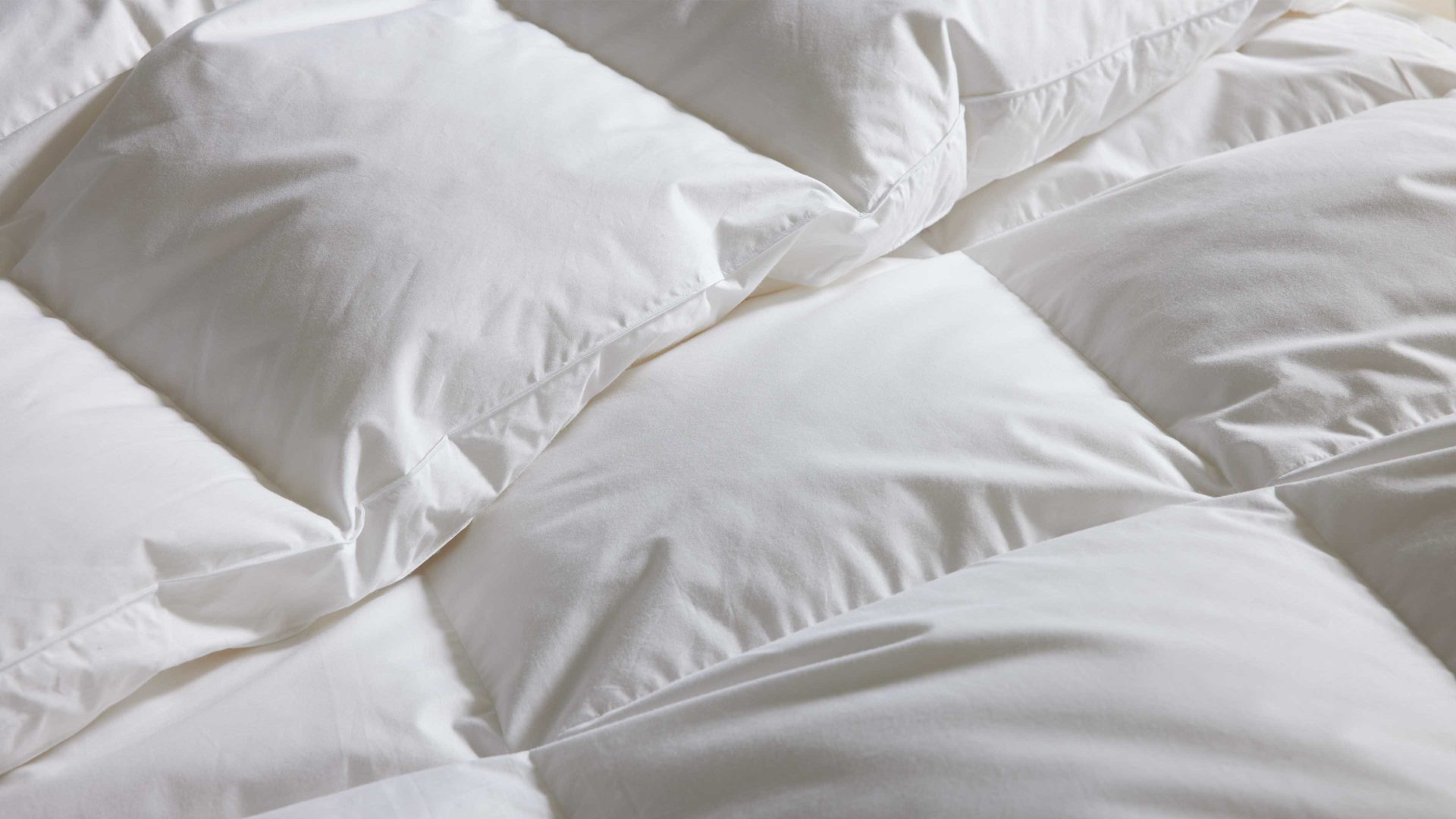 Daunendecke Interliving aus Stoff in Weiß Interliving Bettdecke Serie 9204 - Daunendecke als Winterbett warm, ca. 1.240 g Daunen - ca. 200 x 200 cm