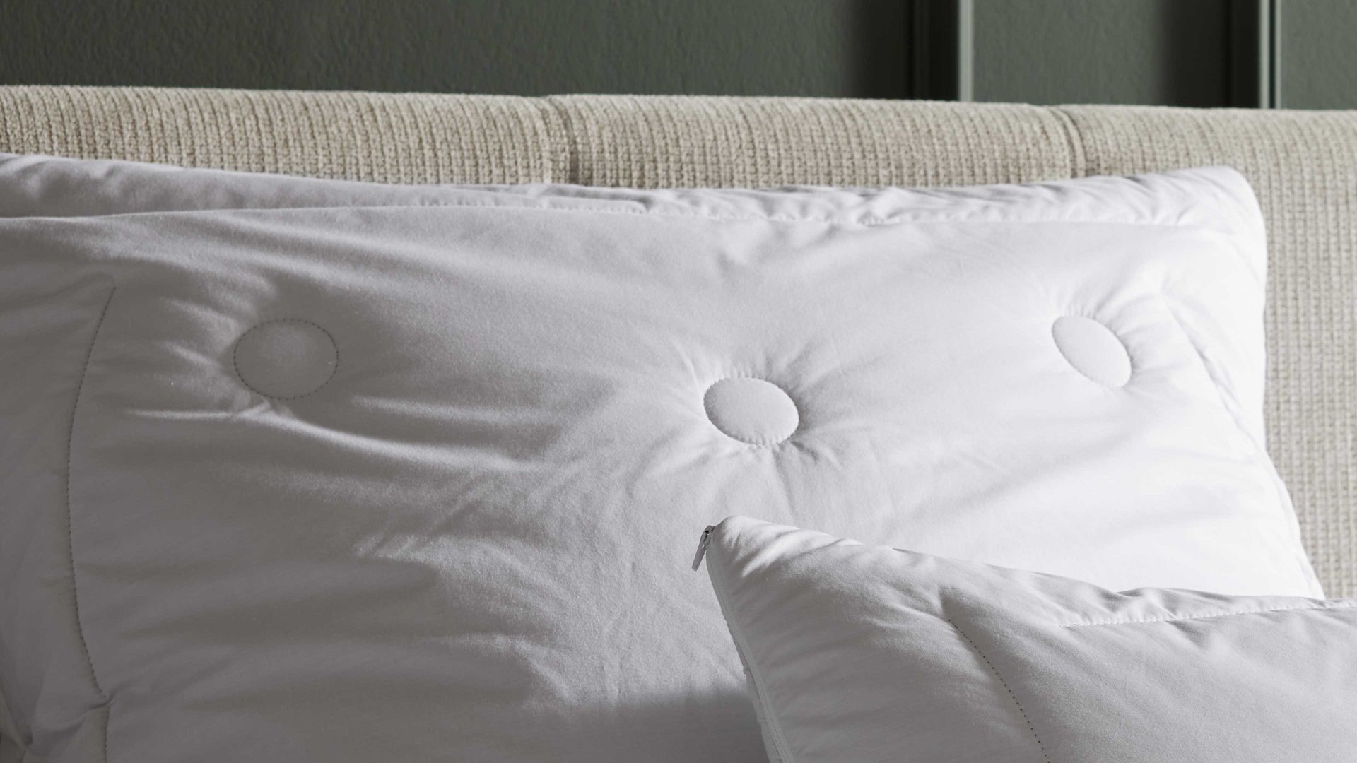 Kopfkissen Interliving aus Naturfaser in Weiß Interliving Kopfkissen Serie 9206 Kamelhaarflaum & Federn, ca. 1.000 g - ca. 80 x 80 cm