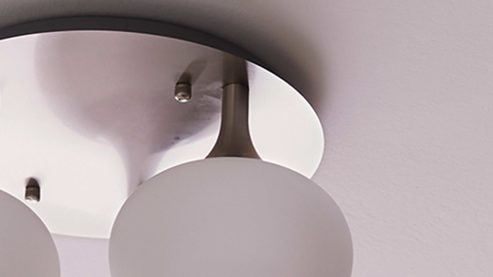 Deckenleuchte Interliving aus Glas in Weiß Interliving Leuchten Serie 9344 - Deckenleuchte Opalglas & Nickel – Durchmesser ca. 45 cm