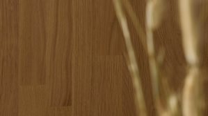 Vitrine Interliving aus Holz in Holzfarben Interliving Wohnzimmer Serie 2028 - Vitrine Wildeiche - vier Türen, Breite ca. 82 cm