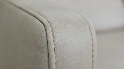 Zweisitzer Interliving aus Leder in Grau Interliving Sofa Serie 4065 – Zweisitzer kieselfarbenes Leder Cloudy gravel & schwarze Metallfüße – Länge ca. 180 cm