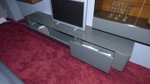 Wohnwand Hülsta aus Holz Nachbildung in Holzfarben Grau HÜLSTA Wohnwand Gentis 980005, Wohnkombination Kernnussbaum Naturstamm, Lack Grau, ca. 391 cm breit