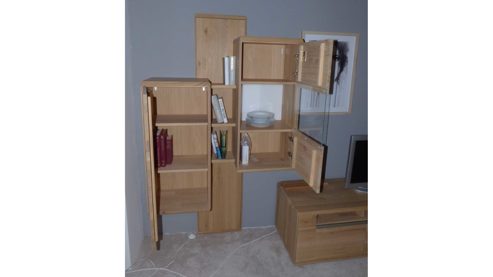 Wohnwand Interliving aus Glas Holz Metall in Holzfarben Weiß Silber Interliving Wohnzimmer Serie 2006 - Wohnwand V13103 Wildeiche massiv geölt + Glas weiss, Breite ca. 342 cm