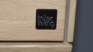 Wohnwand Interliving aus Glas Holz Metall in Holzfarben Weiß Silber Interliving Wohnzimmer Serie 2006 - Wohnwand V13103 Wildeiche massiv geölt + Glas weiss, Breite ca. 342 cm