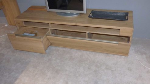 Wohnwand Interliving aus Glas Holz Metall in Holzfarben Weiß Silber Interliving Wohnzimmer Serie 2006 - Wohnwand V13103 Wildeiche massiv geölt + Glas weiss, Breite ca. 342 cm