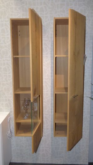 Wohnwand Interliving aus Furnier Glas Holz Metall in Weiß Holzfarben Interliving Wohnwand Serie 2102, Wohnkombination 510803M-025 Korpus + Front weiss, Asteiche hell – dreiteilig, Breite ca. 316 cm