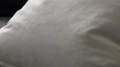 Kissenbezug /-hülle Interliving aus Stoff in Hellgrau Interliving Kissenhülle Serie 9120 silberfarbener Samt - ca. 40 x 60 cm