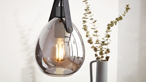 Pendelleuchte Interliving aus Glas in Grau Interliving Leuchten Serie 9332 - Hängeleuchte Rauchglas & Mattschwarz – Durchmesser ca. 15 cm