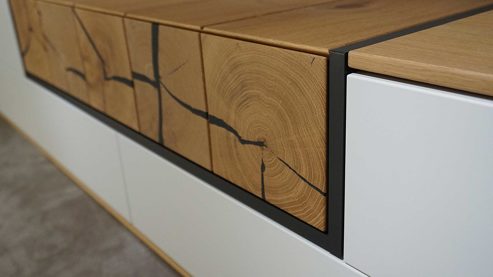 Wohnwand Interliving aus Holz in Weiß Interliving Wohnzimmer Serie 2106 – Wohnwand 620002W weißer Lack &  Asteiche – dreiteilig, Breite ca. 290 cm