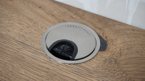 Wohnwand Interliving aus Furnier Glas Holz Metall in Weiß Holzfarben Interliving Wohnwand Serie 2102, Wohnkombination 510811D34 Kristallweiß & Raucheiche Furnier – dreiteilig, Breite ca. 310 cm