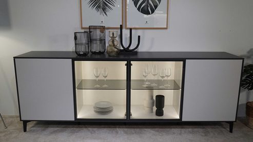 Sideboard Interliving aus Furnier Glas Holz Metall in Hellgrau Schwarz Interliving Serie 2107 Sideboard 243 mit Beleuchtung Front Quarzgrau, Aussenkorpus Schieferschwarz, Breite ca. 243 cm