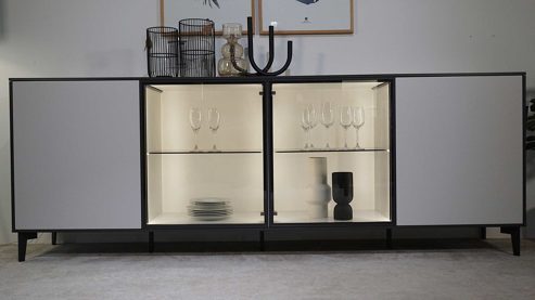 Sideboard Interliving aus Furnier Glas Holz Metall in Hellgrau Schwarz Interliving Serie 2107 Sideboard 243 mit Beleuchtung Front Quarzgrau, Aussenkorpus Schieferschwarz, Breite ca. 243 cm