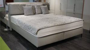 Boxspringbett Interliving aus Kunstfaser Stoff in Grau Interliving Boxspringbett Serie 1402 - 180 x 200 cm silbergrauer Bezug Galero 640007 - Liegefläche ca. 180 x 200 cm