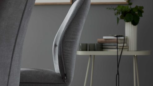 Polsterstuhl Interliving aus Stoff in Grau Interliving Esszimmer Serie 5102 – Polsterstuhl mit Drehfunktion kieselfarbener Webstoff Tirol & schwarzes Eisen