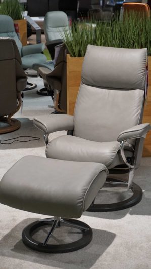 Sessel Ekornes aus Leder in Grau Dunkelgrau Stressless AURA S Signature Relax-Sessel und Hocker Leder Signature Grau, Small, Leder Paloma Silvergrey