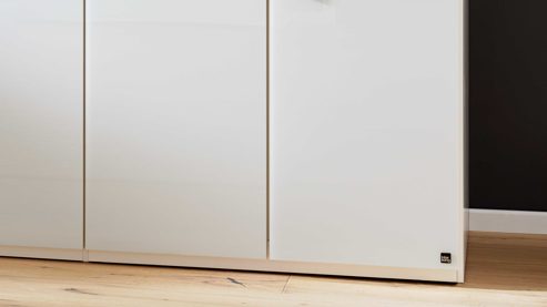 Komplettzimmer Interliving aus Holz in Weiß Interliving Schlafzimmer Serie 1033 – komplettes Schlafzimmer weißes Glas - vierteilig