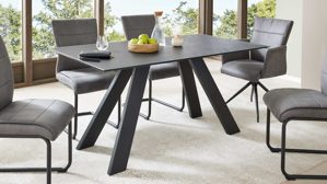 Esstisch Interliving aus Glas in Schwarz Interliving Esszimmer Serie 5122 – Esstisch schwarzes Glas & Metall - ca. 160 x 90 cm