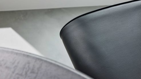 Barstuhl Interliving aus Kunstfaser in Schwarz Interliving Esszimmer Serie 5122 – Barhocker ST69 schwarzes Kunstleder LEA-TEX & gebürsteter Edelstahl