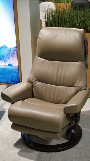 Sessel Ekornes aus Holz Leder Metall in Hellbraun Holzfarben Dunkel Stressless VIEW M Classic Relax-Sessel mit Power mit Akku, Leder Cori Mole, Gestell Classic Wenge