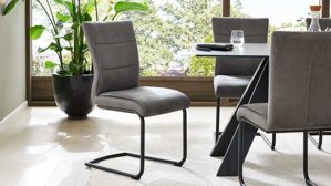 Schwingstuhl Interliving aus Kunstfaser in Dunkelgrau Interliving Esszimmer Serie 5122 – Schwingstuhl onyxfarbene Mikrofaser & mattschwarzes Metall