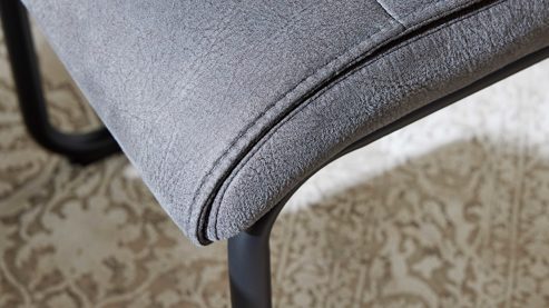 Schwingstuhl Interliving aus Kunstfaser in Dunkelgrau Interliving Esszimmer Serie 5122 – Schwingstuhl onyxschwarze Mikrofaser & mattschwarzes Metall