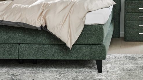 Boxspringbett Interliving aus Stoff in Grün Interliving Bettensystem Serie 1420 - Boxspringbett moosgrüne Chenille Toni & schwarze Holzfüße - Liegefläche ca. 180 x 200 cm