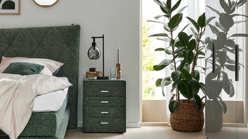 Nachtkommode Interliving aus Stoff in Grün Interliving Bettensystem Serie 1420 - Nachtkonsole moosgrüne Chenille Toni - vier Schubladen, Breite ca. 50 cm