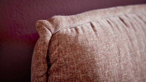 Boxspringbett Interliving aus Stoff in Rosa Interliving Bettensystem Serie 1420 - Boxspringbett sienfarbene Chenille Toni & Wildeichefüße - Liegefläche ca. 180 x 200 cm