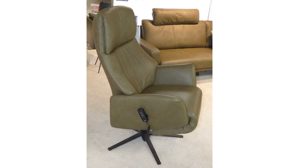 Ecksofa Interliving aus Leder Metall in Oliv Hellbraun Interliving Polstergarnitur 4220 IL mit Sessel 4520 IL Leder Longlife Kaktus & schwarze Metallfüße – ca. 251 x 286 cm