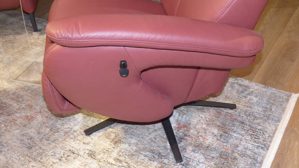 Relaxsessel comfortmaster besser sitzen, liegen, leben aus Leder Metall in Bordeaux Himolla Easy Swing Sessel 7304 52V, Relaxsessel elektrisch verstellbar weinrotes LongLife-Leder Cabern & Sternfuss anthrazit