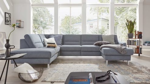 Ecksofa Interliving aus Stoff in Hellblau Interliving Sofa Serie 4305 – Wohnlandschaft mit Federkern eisblauer Bezug Miro – Stellfläche ca. 211 x 311 cm