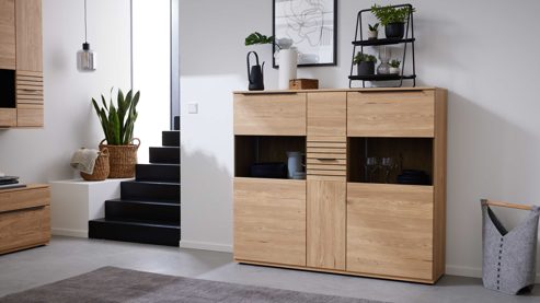 Highboard Interliving aus Holz in Holzfarben Interliving Wohnzimmer Serie 2032 - Highboard B15073 mit Apothekerauszug Balkenbuche - zwei Türen, drei Schubladen, Breite ca. 150 cm