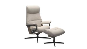 Sessel Ekornes aus Holz Metall Stoff in Creme Schwarz Holzfarben Stressless PHILIP M Cross Relax-Sessel mit Hocker Stoff 01 Offwhite, Fuss Cross Matte Black, Holz Smoked Oak