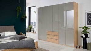 Kleiderschrank Interliving aus Holz in Holzfarben Interliving Schlafzimmer Serie 1210 – Kleiderschrank 98300 Taupe & Balkeneiche - sechs Türen, Breite ca. 299 cm