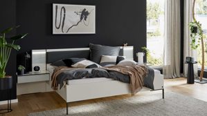 Möbelbeleuchtung Interliving aus Holz in Dunkelgrau Interliving Schlafzimmer Serie 1033 – Bettgestell mit Konsolen und Licht lavafarbenes Kunstleder, weißes Glas & Holz - Liegefläche ca. 180 x 200 cm