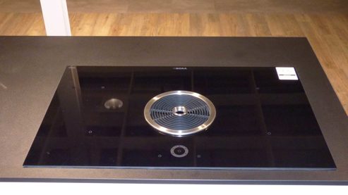 Einbauküche Ballerina aus Glas Holz Kunststoff Metall Nachbildung in Weiß Türkis Schwarz Moderne Ballerina Einbauküche mit Bora, Bosch + Siemens Geräten Front und Korpus Achatweiss und türkis, APL schwarz mall