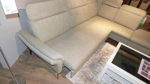 Ecksofa OrthoSedis aus Metall Stoff in Oliv OrthoSedis Eckgarnitur Modern Classic inkl. Sessel PTV 1800 olivfarbener Stoffbezug Elsass & mattschwarzen Metallfüße – Stellmaß ca. 276 x 218 cm