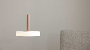 Pendelleuchte Interliving aus Metall in Hellgrau Interliving Leuchten Serie 9351 - Hängelampe warmgraues & kaffeefarbenes Metall - ein Lampenschirm