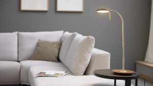 Tischleuchte Interliving aus Metall in Hellgrau Interliving Leuchten Serie 9352 - Tischlampe, auch als Schreibtischleuchte warmgraues & kaffeefarbenes Metall - Höhe ca. 57 cm