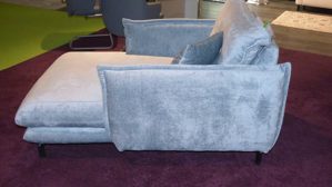 Polstersessel Benformato aus Metall Stoff in Hellblau Hellgrau BENFORMATO Loveseat LAVA, Polsterliege Loveseat Stoff 6903 Orsa hellblau & Metallfuss schwarz