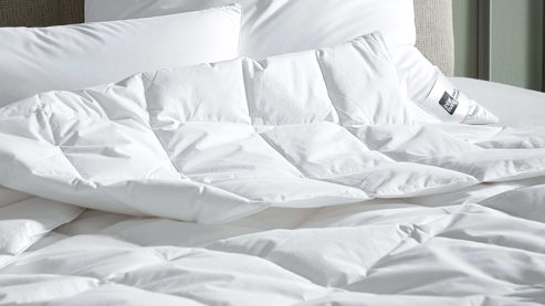 Daunendecke Interliving aus Federn + Daunen in Weiß Interliving Bettdecke Serie 9212 - Daunendecke als Sommerbett extra leicht, ca. 240 g Daunen & Federn - ca. 135 x 200 cm