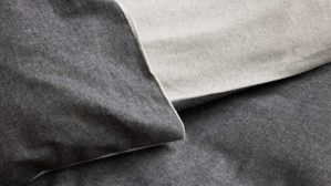 Bettwäsche-Set Interliving aus Stoff in Anthrazit Interliving Bettwäsche Serie 9118 - Biberbettwäsche mit zwei Kopfkissenbezügen Anthrazit & Hellgrau - ca. 60 x 80 cm und ca. 155 x 220 cm