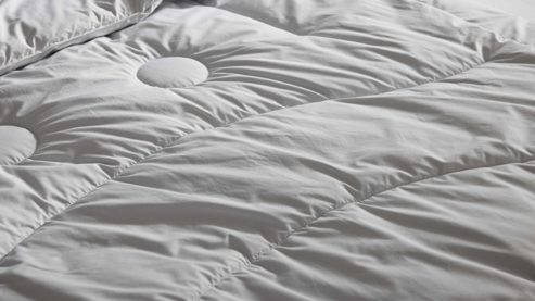 Bettdecke Interliving aus Naturfaser in Weiß Interliving Bettdecke Serie 9206 - Naturhaardecke normal - ca. 1.650 g Kamelhaarflaum, ca. 200 x 200 cm