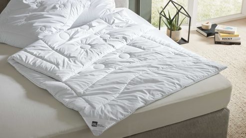 Bettdecke Interliving aus Naturfaser in Weiß Interliving Bettdecke Serie 9206 - Naturhaardecke normal - ca. 1.650 g Kamelhaarflaum, ca. 200 x 200 cm