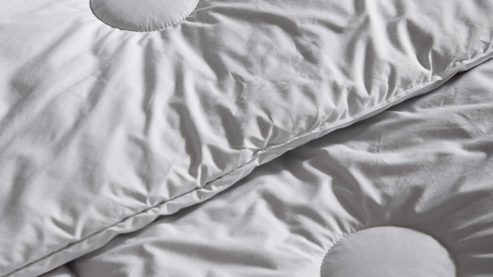 Bettdecke Interliving aus Naturfaser in Weiß Interliving Bettdecke Serie 9206 - Naturhaardecke normal - ca. 1.650 g Kamelhaarflaum, ca. 200 x 200 cm