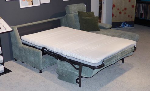 Ecksofa Interliving aus Metall Stoff in Grün Interliving Schlafsofa Serie 4700 - Ecksofa mit Schlaffunktion lindgrüner Bezug Rob & schwarze Metallfüße - Stellfläche ca. 247 x 190 cm