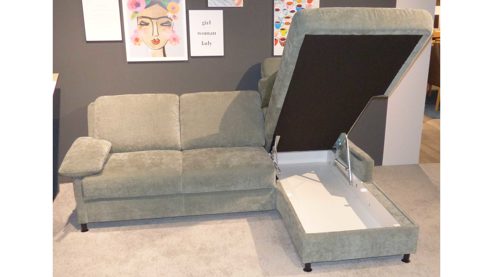 Ecksofa Interliving aus Metall Stoff in Grün Interliving Schlafsofa Serie 4700 - Ecksofa mit Schlaffunktion lindgrüner Bezug Rob & schwarze Metallfüße - Stellfläche ca. 247 x 190 cm